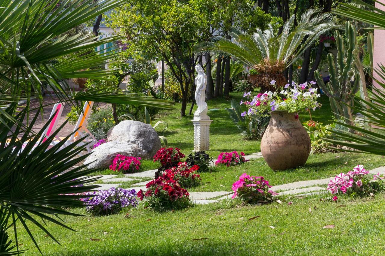 Le Villette Di Villa Paola Loano Kültér fotó