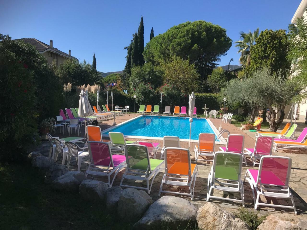 Le Villette Di Villa Paola Loano Kültér fotó